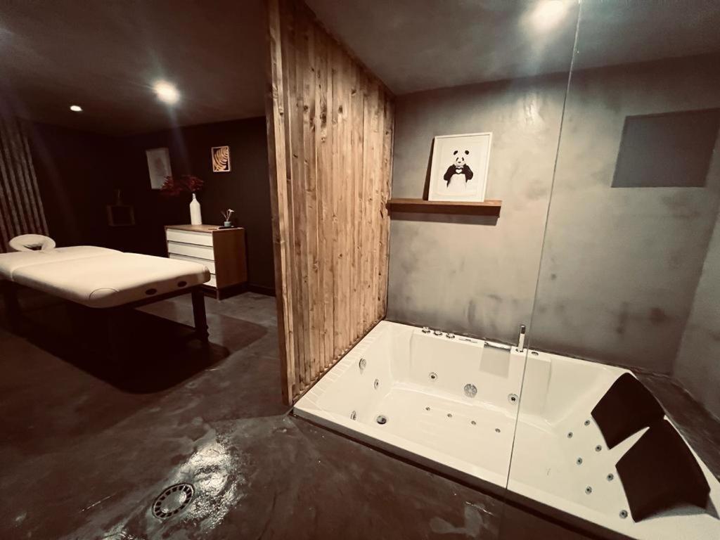 House Near Paris/Stade De France サン＝ドニ エクステリア 写真